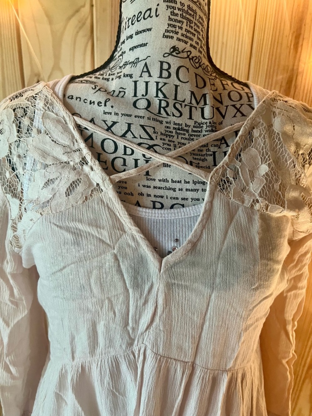🦅🌺American Eagle Outfitters Cream Lace-Yoke Bell Sleeve Tunic🌺🦅 - Picture 4 of 12